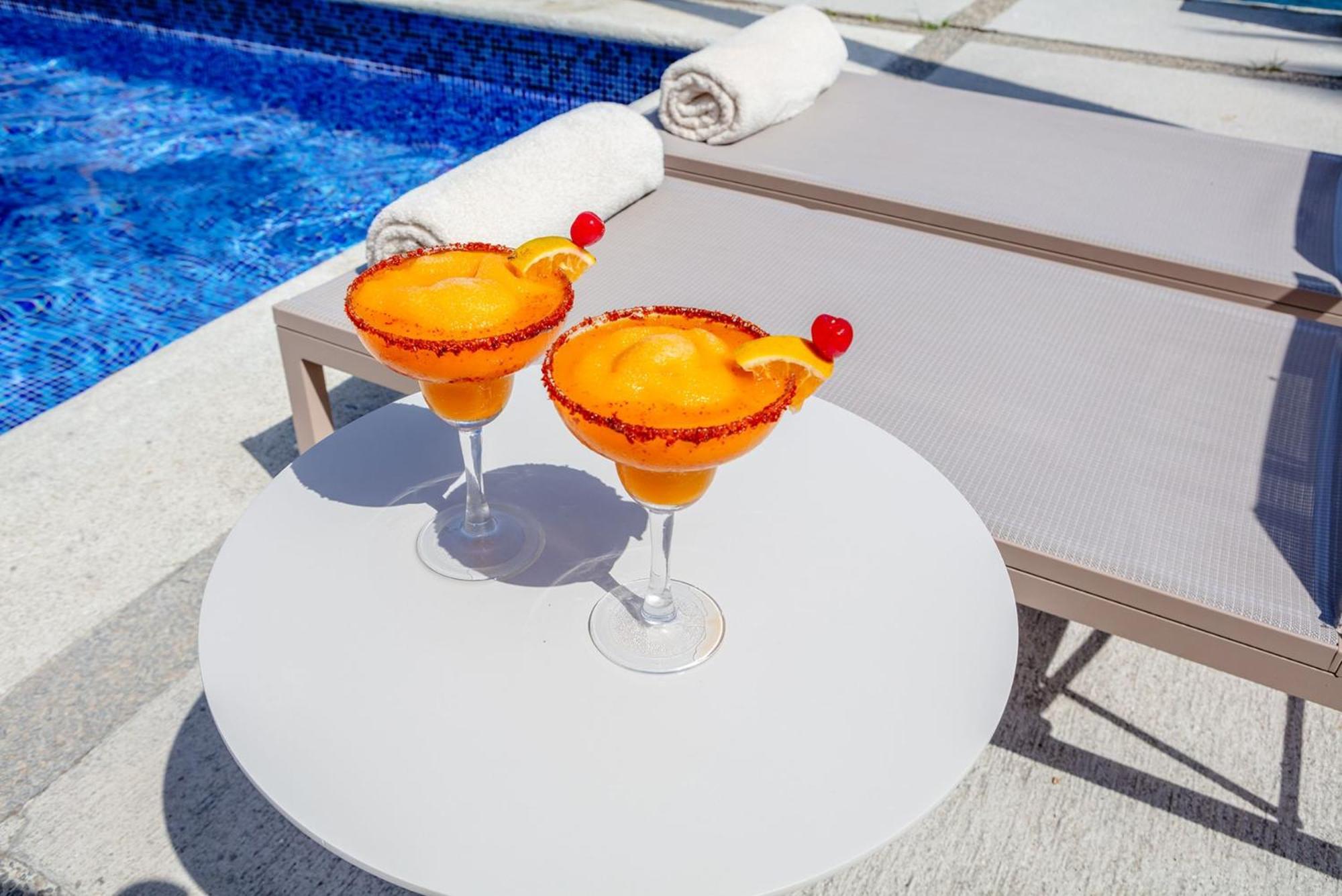 Camino Real Acapulco Diamante Hotel Eksteriør billede Margarita cocktails