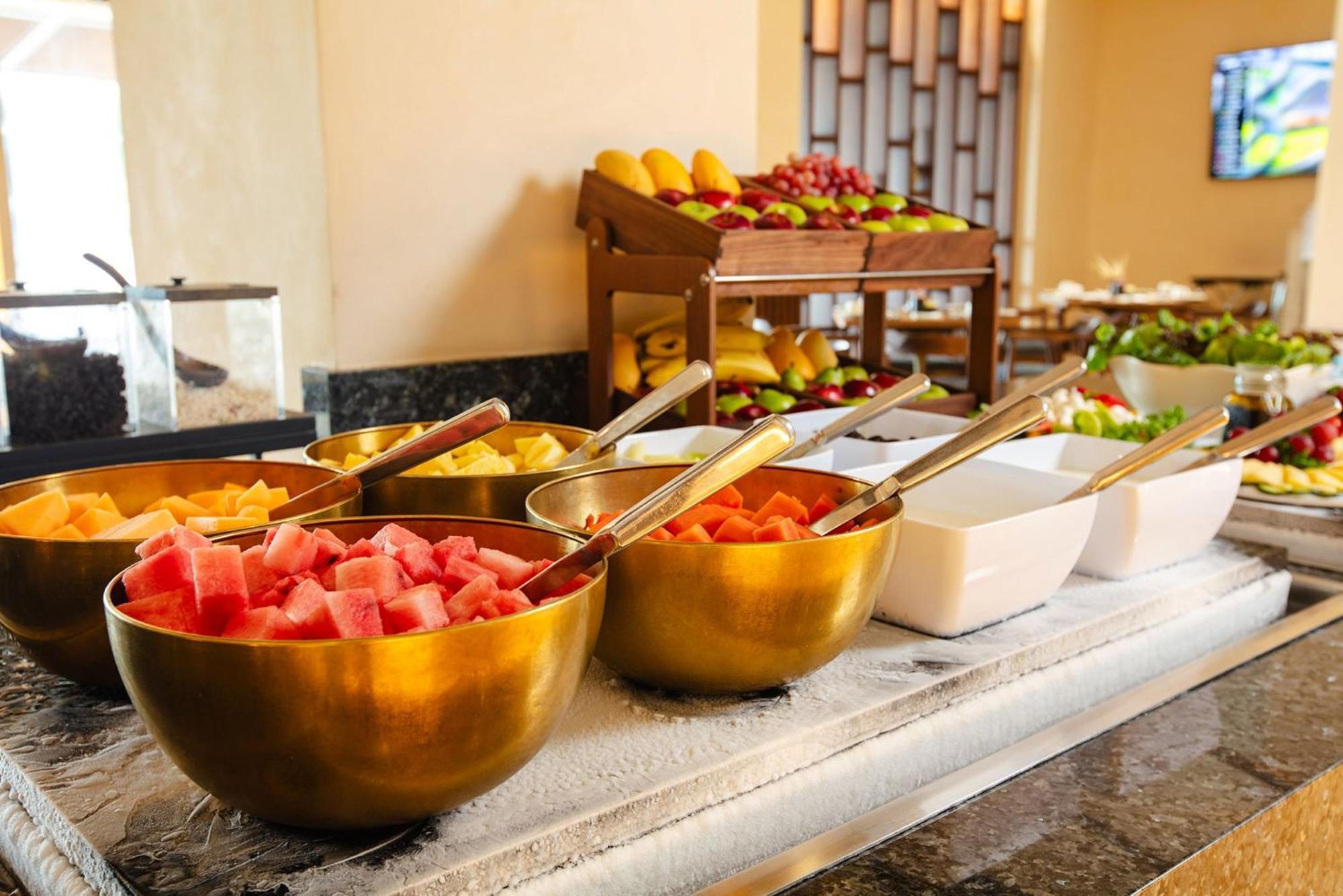 Camino Real Acapulco Diamante Hotel Eksteriør billede Fruit salad