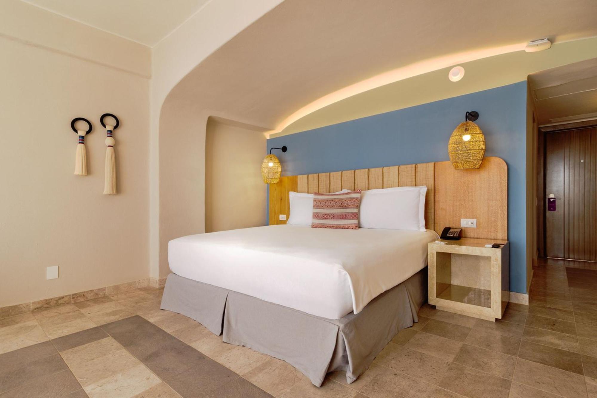 Camino Real Acapulco Diamante Hotel Eksteriør billede A bedroom at the Iberostar Grand Hotel at Playa Paraíso, Tenerife