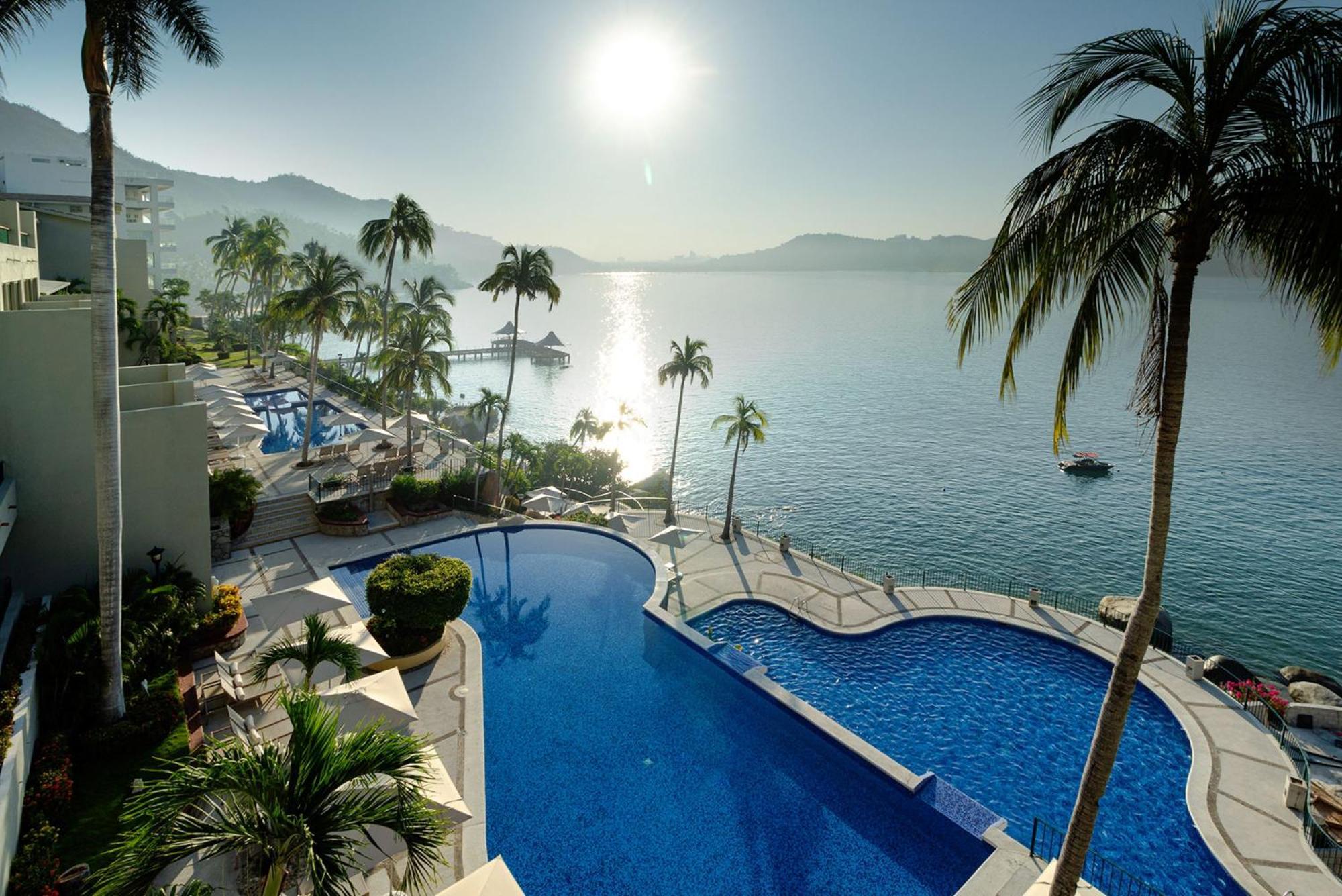 Camino Real Acapulco Diamante Hotel Eksteriør billede The swimming pool at the InterContinental Nha Trang
