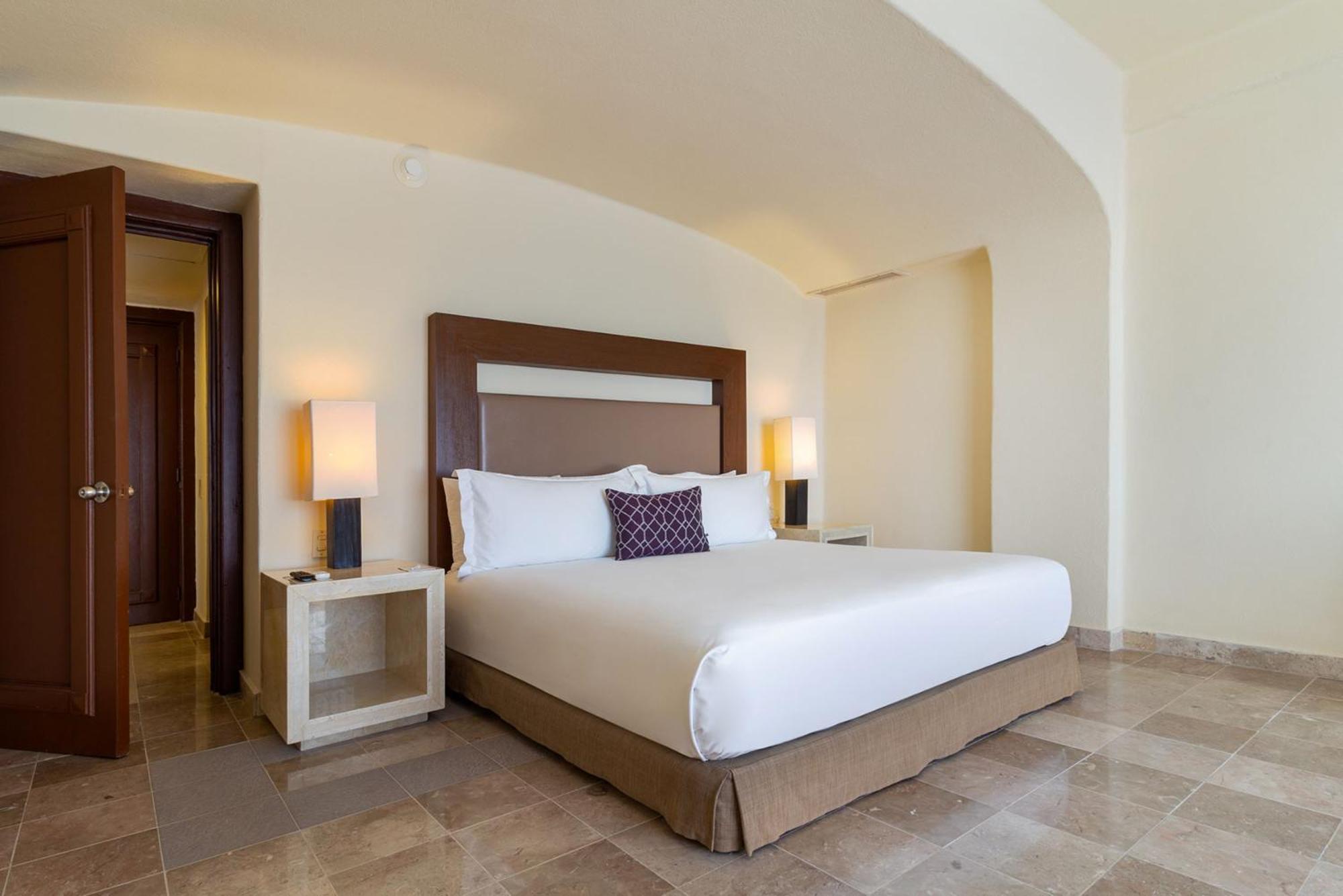 Camino Real Acapulco Diamante Hotel Eksteriør billede A bedroom at the Four Seasons Hotel